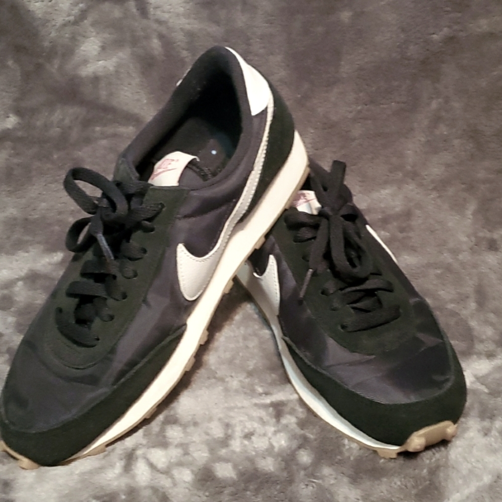 Womans Nike daybreak